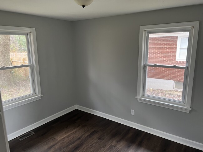 Building Photo - 3158 New Lynnview Dr