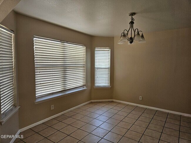 Foto del edificio - 1725 St Mark Ave