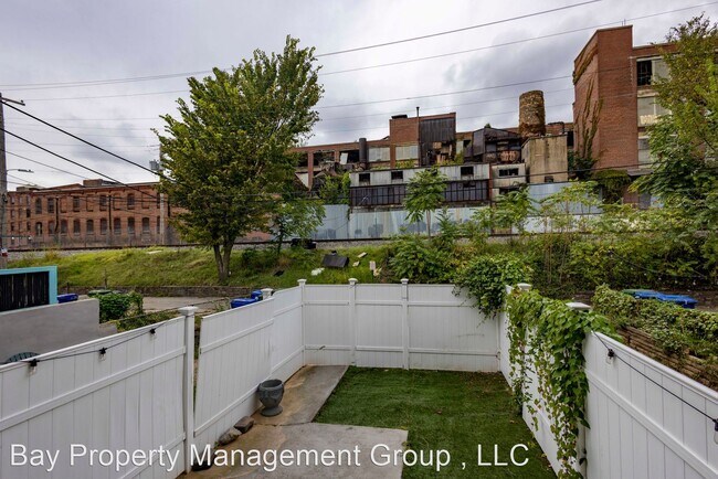 Building Photo - 3 br, 2.5 bath House - 530 S Lehigh St