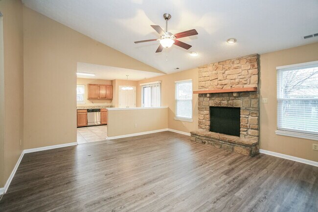 Foto del edificio - 1451 Rebecca Ln