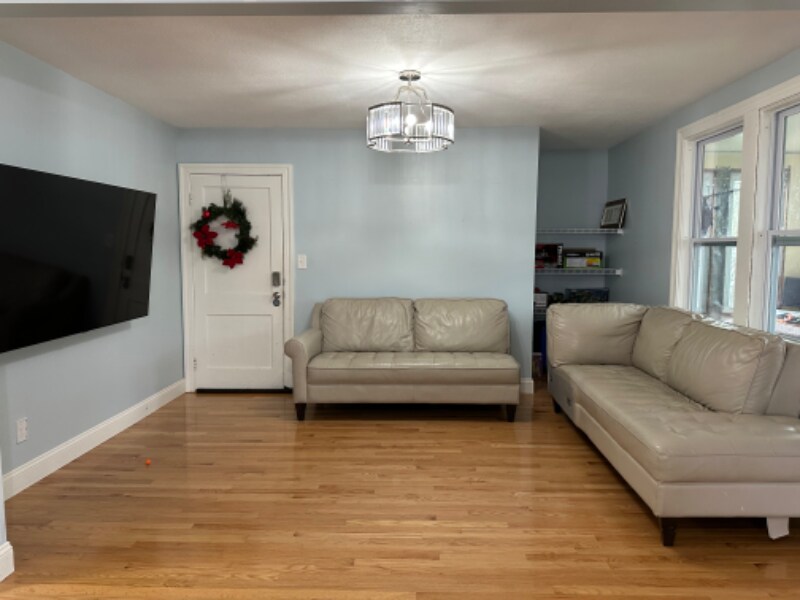 Primary Photo - 17 Puritan Ave