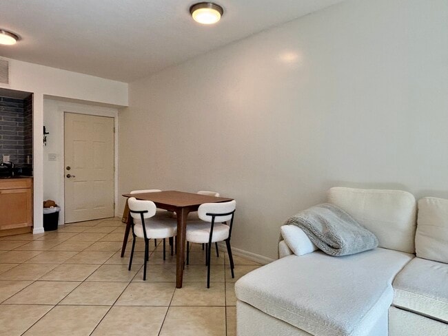 Building Photo - 2630 SW 28th St