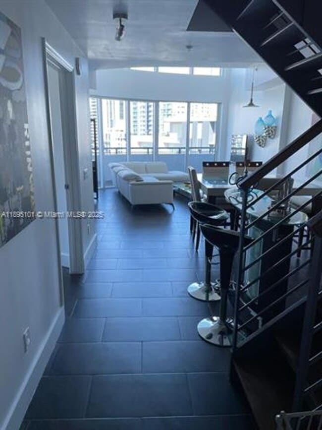 Foto del edificio - 60 SW 13th St