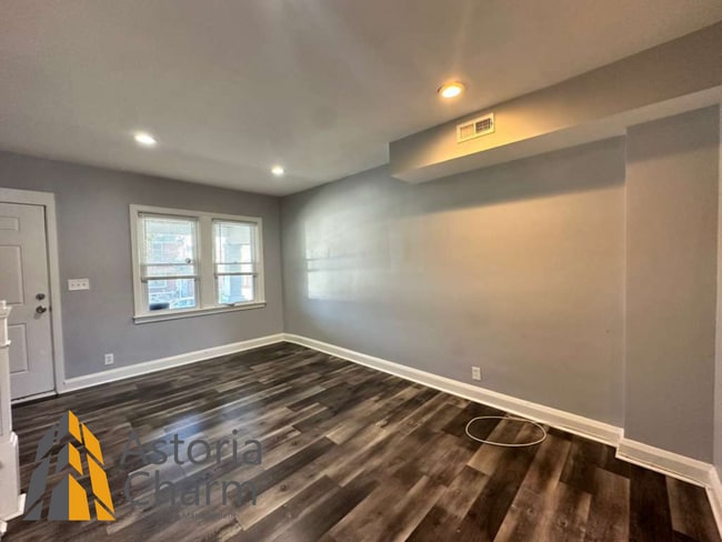 Building Photo - Spacious 3BR/2BA Home with Finished Baseme...