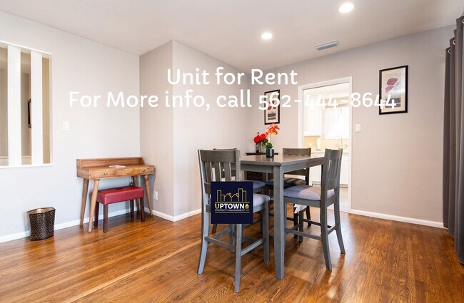 Building Photo - House - 3 Bedrooms / 2 Bathrooms - West Co...