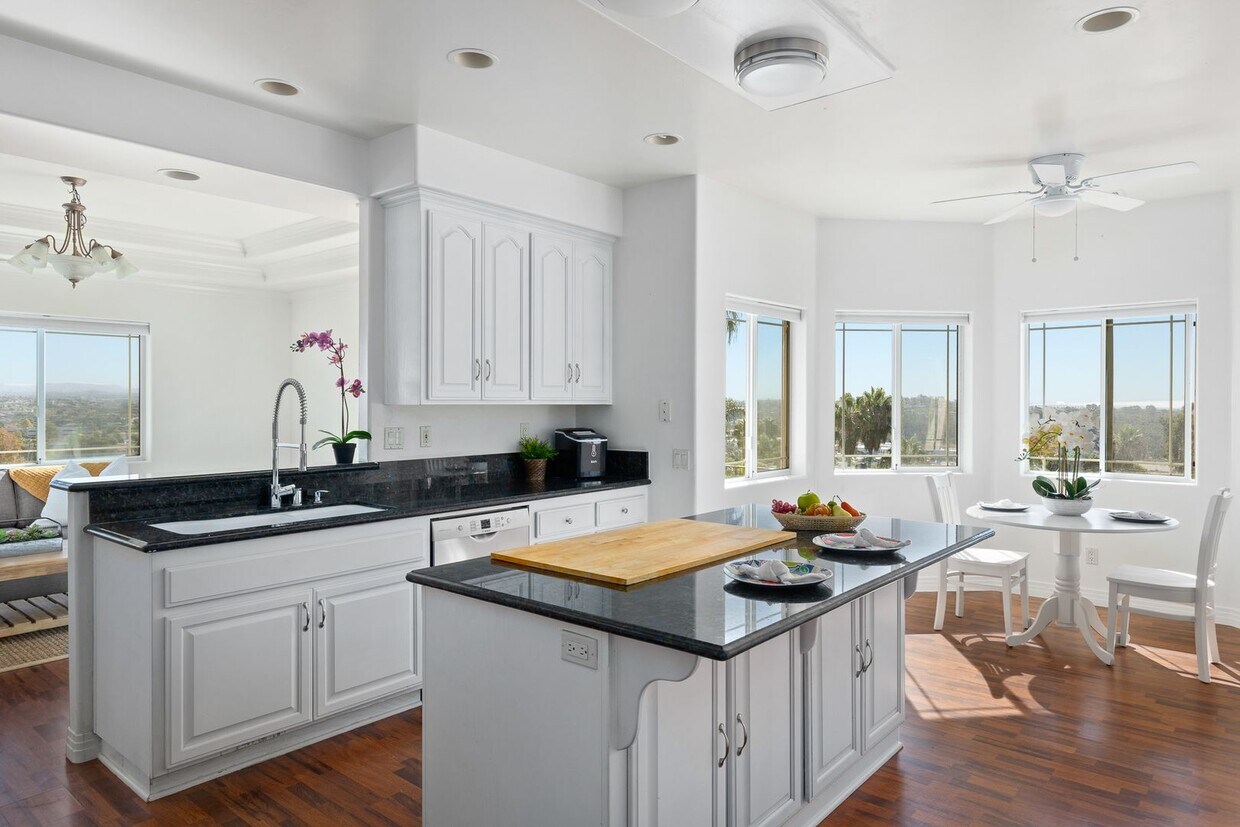 Primary Photo - Spacious 7-Bedroom Home with Ocean Views i...