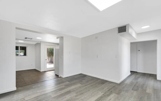 Foto del edificio - 850 E Freeman Pl