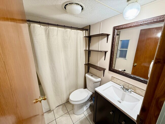 Building Photo - 930 E Murray Dr