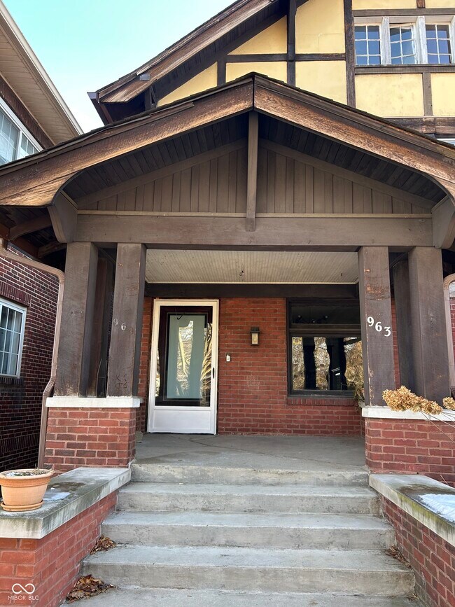 Building Photo - 963 Woodruff Pl W Dr