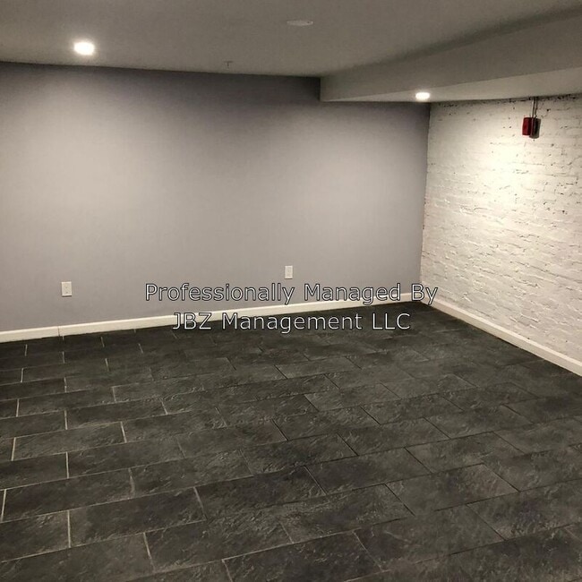 Building Photo - 7 N Carey St