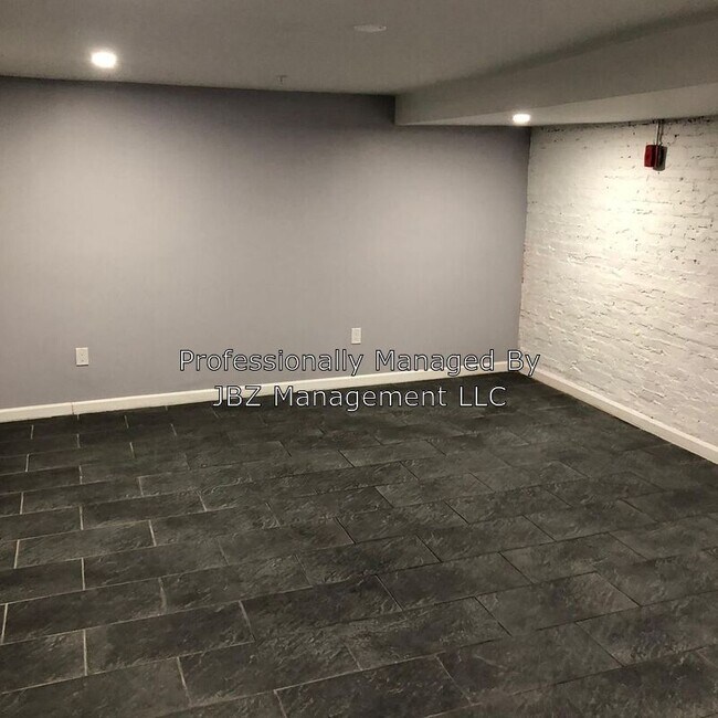 Foto del edificio - 7 N Carey St