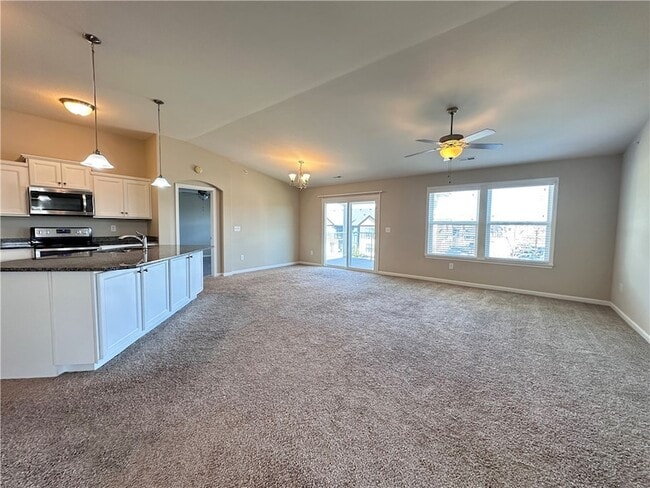 Building Photo - 16 Old Pond Rd