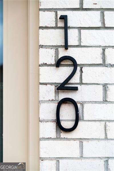 Foto del edificio - 9040 Main St