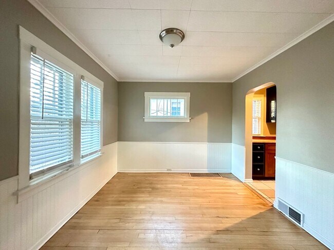 Foto del edificio - AVAILABLE NOW -  3 Bed 2 Bath w/ Large Fen...