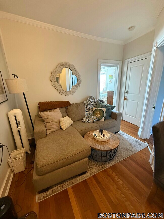 Building Photo - 65 Park Dr