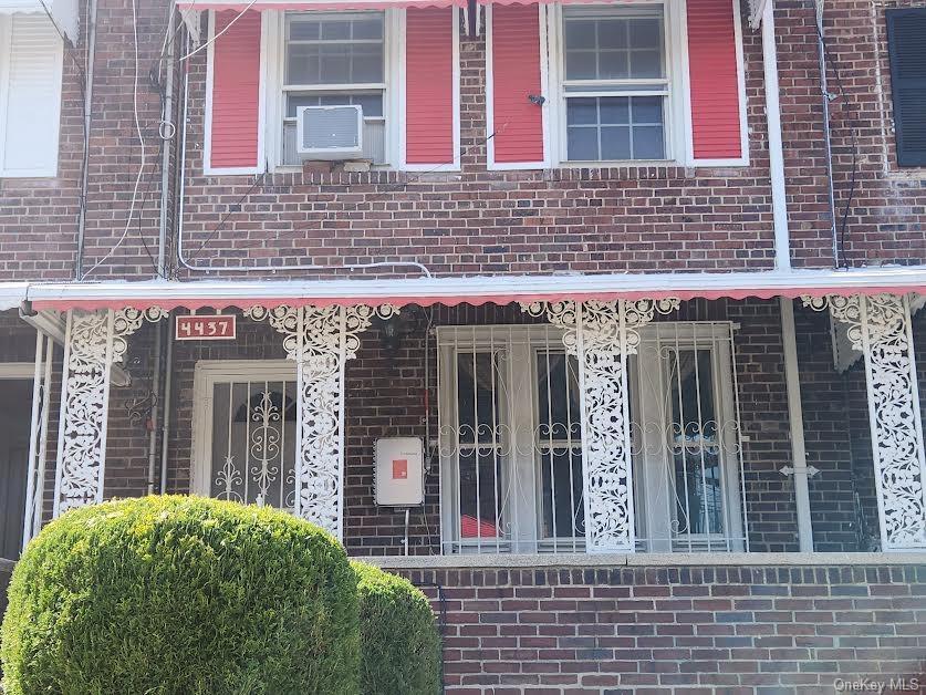 Primary Photo - 4437 Byron Ave