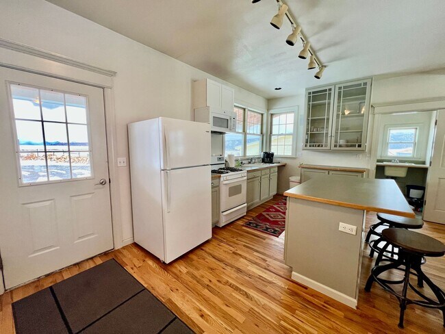 Building Photo - Rural Home for Rent in the Country