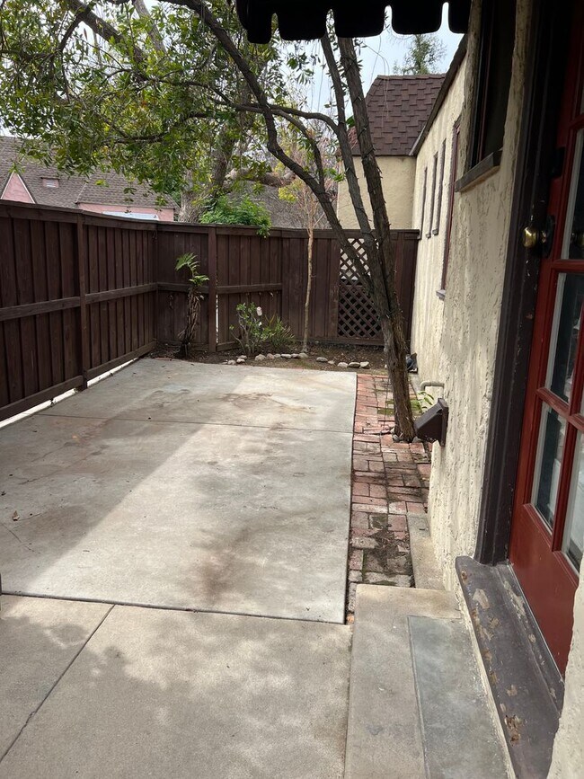 Building Photo - Charming upgraded home in Historic Redlands!