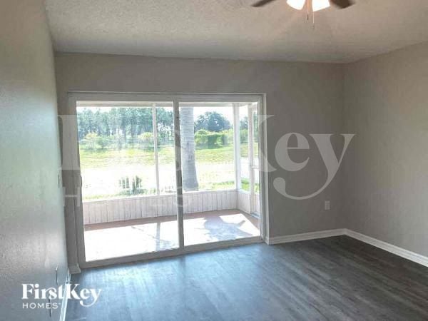 Foto del edificio - 242 Lady Diana Dr