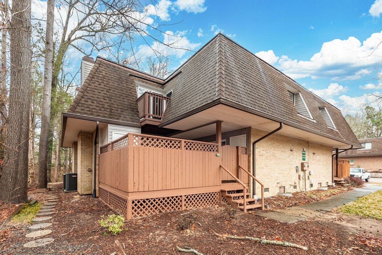 Primary Photo - 3 Bedroom Townhouse Near UNC!