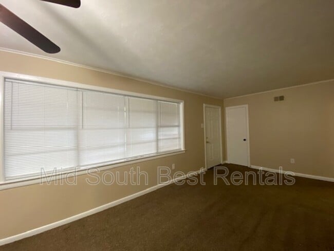 Building Photo - 2218 Pamela Dr