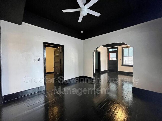 Foto del edificio - 2221 Harden St