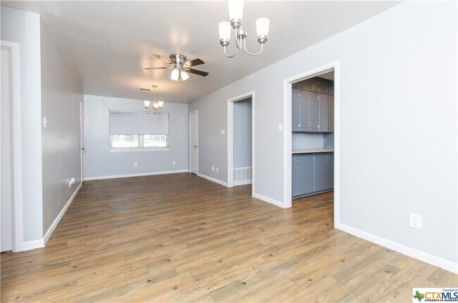 Building Photo - 801 Terrace Dr
