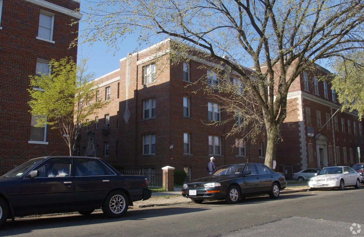 Building Photo - 912 Gallatin St NW