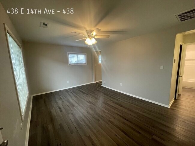 Building Photo - Newly Updated 2 Bedroom Available NOW!