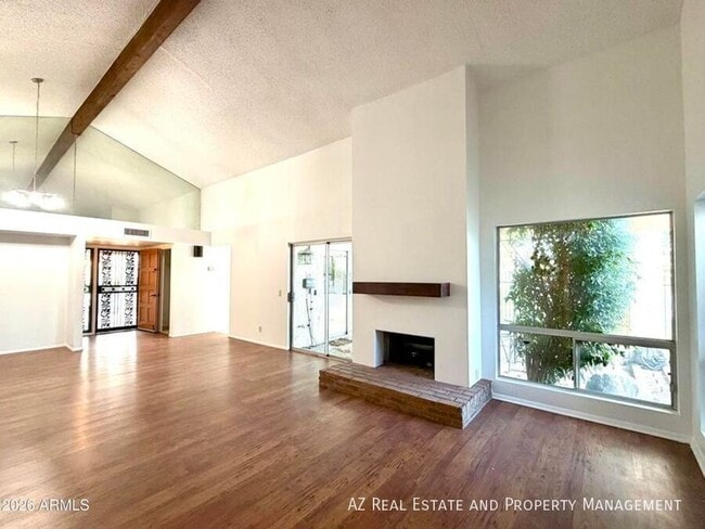 Building Photo - 2901 W Sierra St