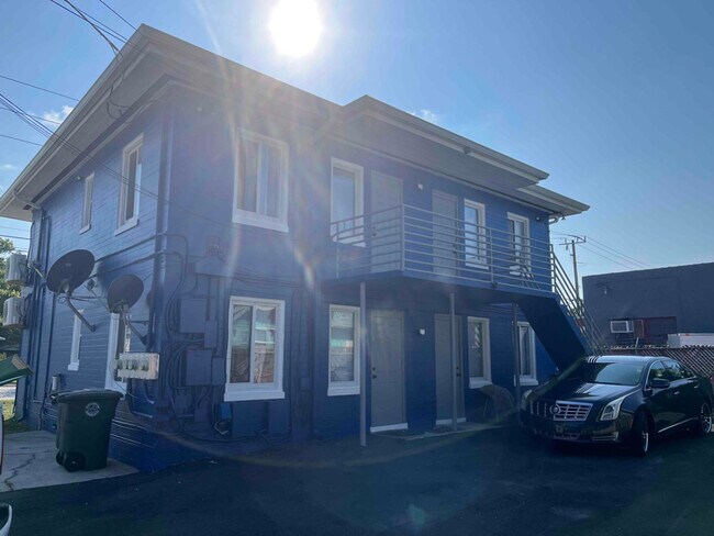 Building Photo - 551 N Ridgewood Ave