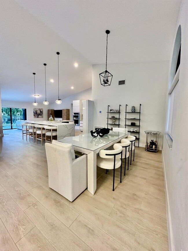 Foto del edificio - 10208 SW 12th St