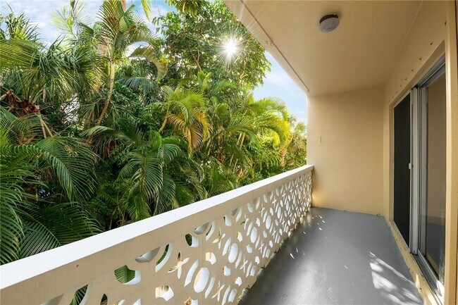Foto del edificio - 815 Middle River Dr