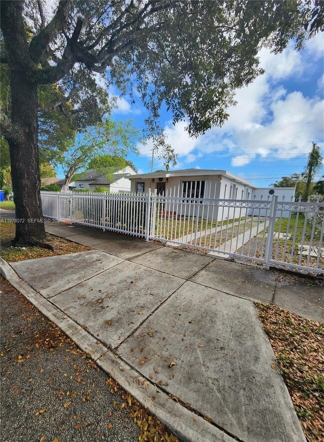 Foto del edificio - 1030 NW 48th St