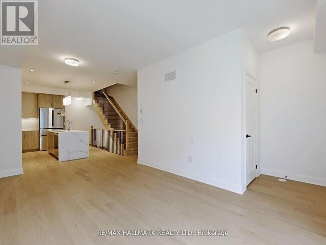 Building Photo - 126 Alton Cres