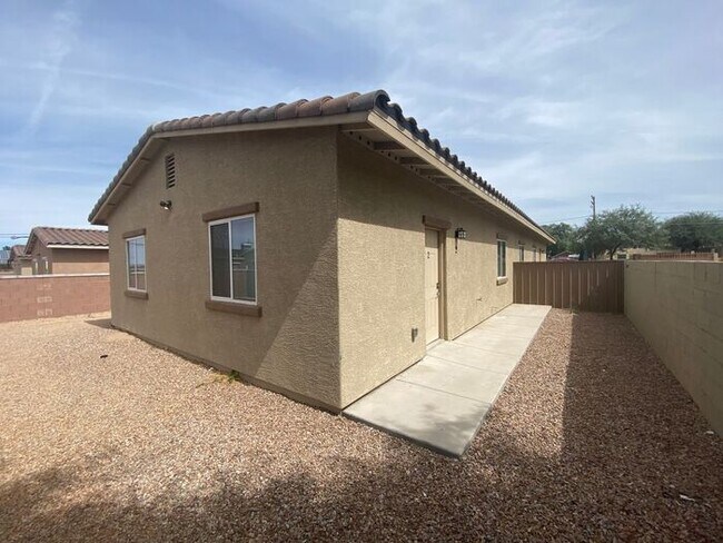 Building Photo - PENDING/RENTED