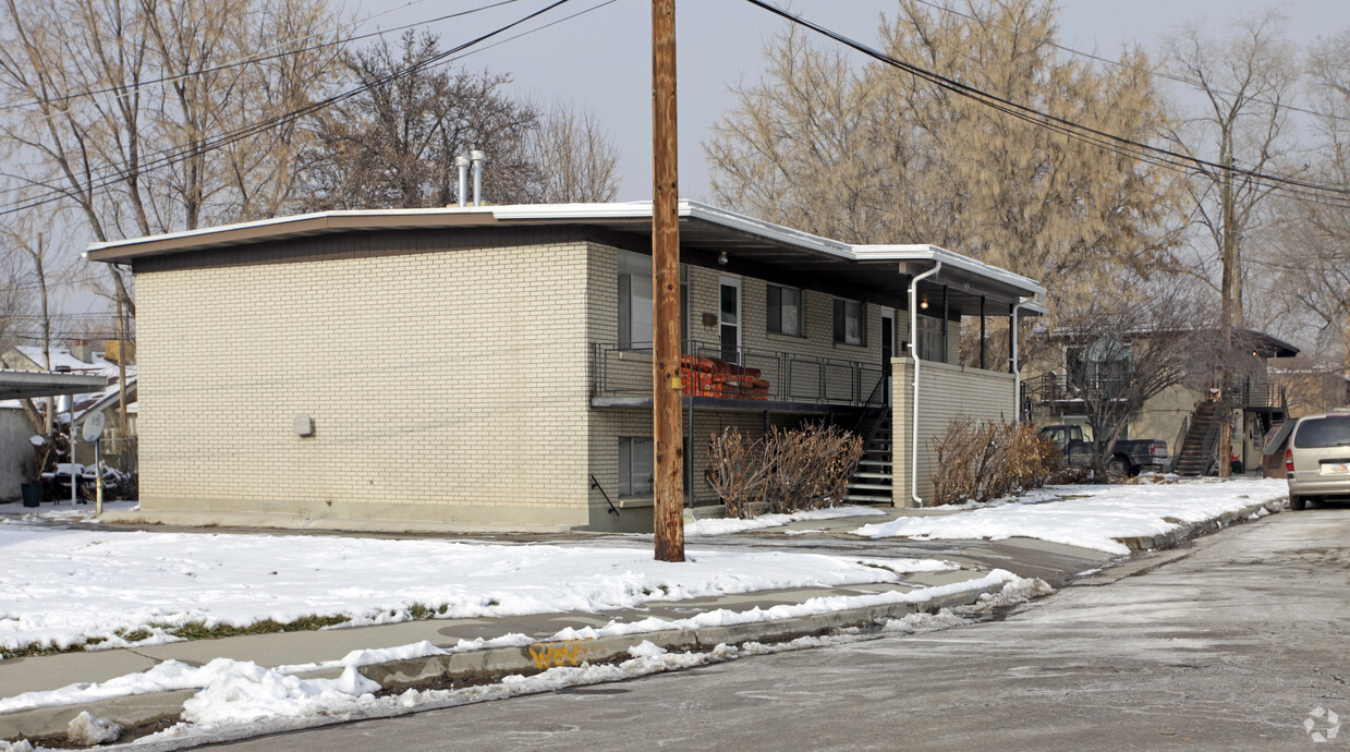 Foto del edificio - 829-831 E Stratford Ave