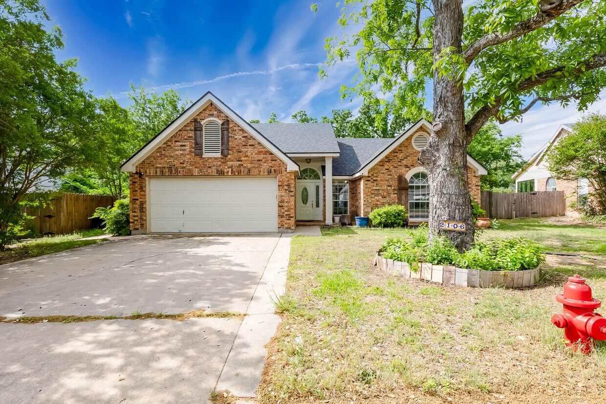 Primary Photo - 2106 Heather Dr