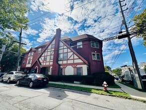Building Photo - 142 N 8th Ave