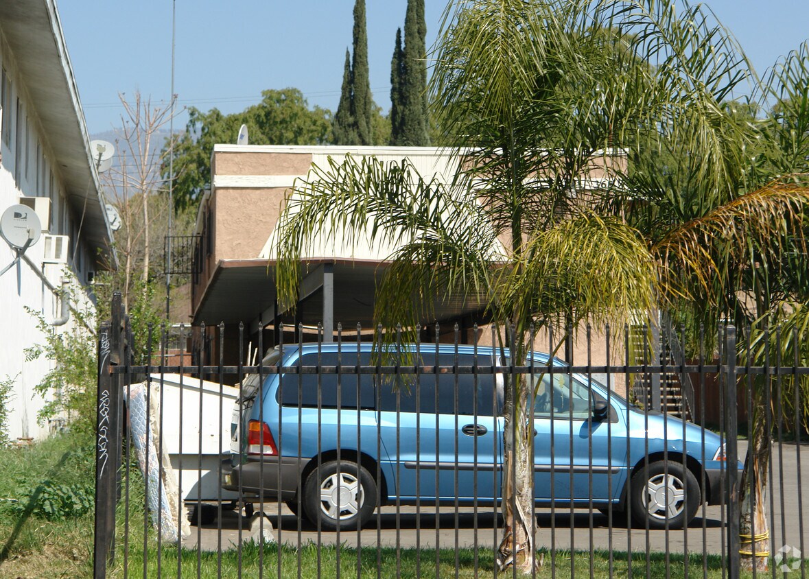 Foto del edificio - 368 E 17th St