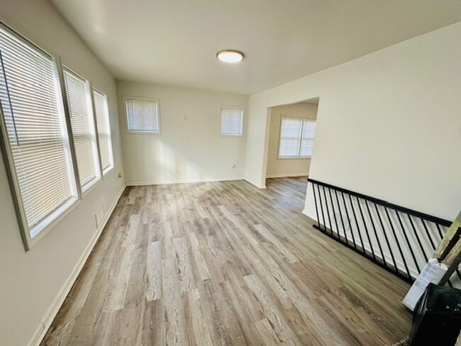 Building Photo - 3 Bedroom 1 Bath Welcome Section 8 Totally...