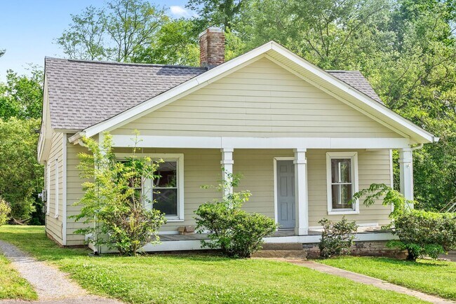 Foto del edificio - Home For Rent Near Historic Downtown Clark...