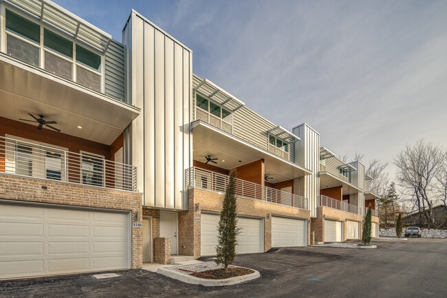 Building Photo - Hog Trough Luxury Townhomes of Fayetteville