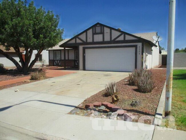 Building Photo - 4524 W Gail Dr