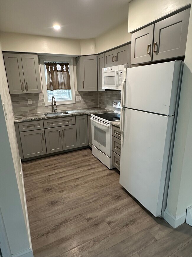 Foto del edificio - 1031 Lawnton Ter