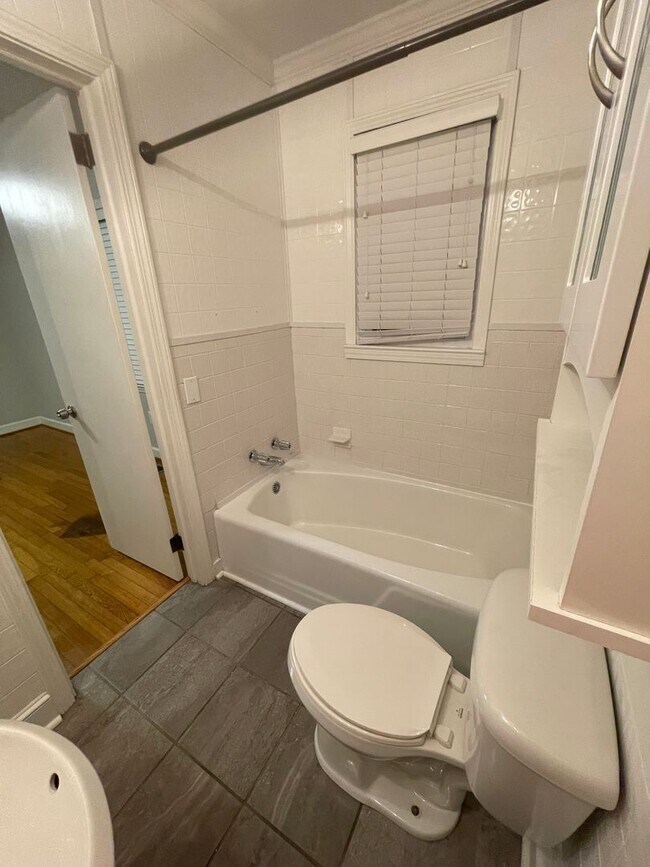 Foto del edificio - 505 Meadowbrook Ave