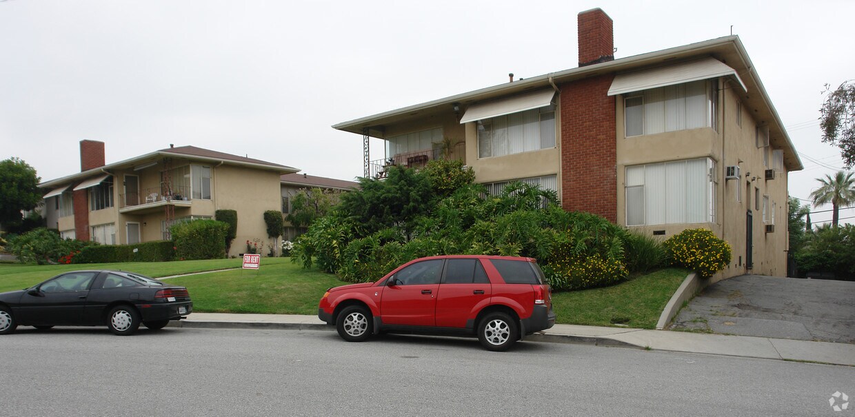 Primary Photo - 310 Mockingbird Ln