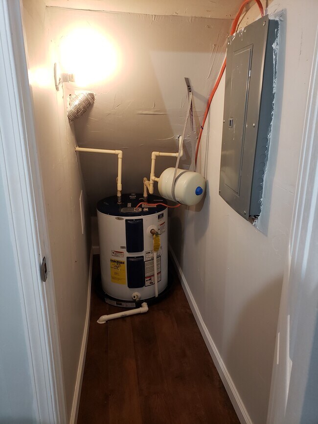 332 Smithfield Ave Unit Downstairs Apartment, Winchester, VA 22601