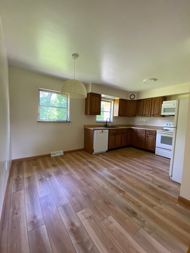 Building Photo - 1518 W Loveland Ave