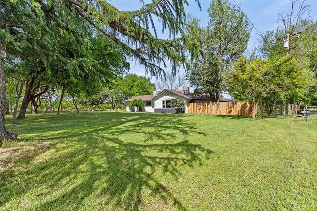 Building Photo - 10531 Hedger Rd